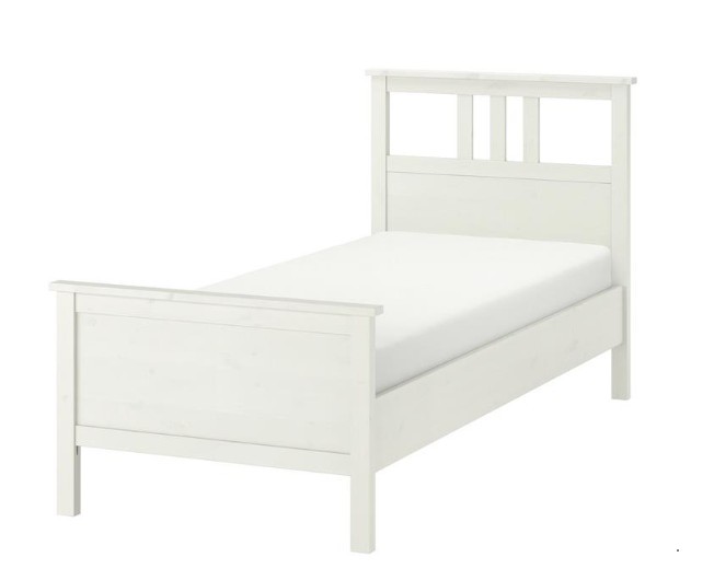 Bettgestell in wei mit Lattenrost abzugeben