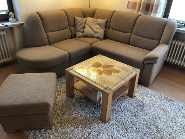 Couch Garnitur - 4 Stühle - Schrankwand abzugeben