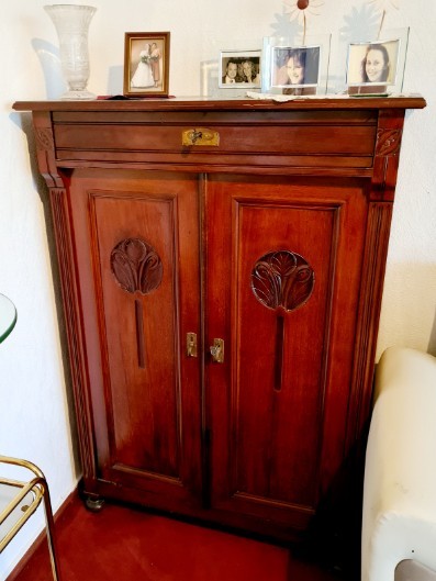 Jugendstil Vertiko Nussbaum