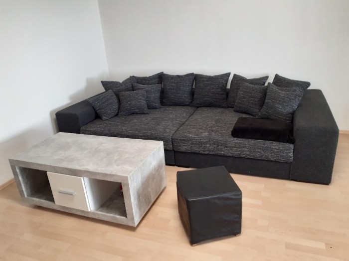 Couch mit Couch-Tisch