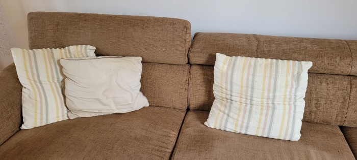 Gut erhaltene Couch