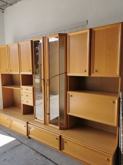 Anbauwand und Sideboard