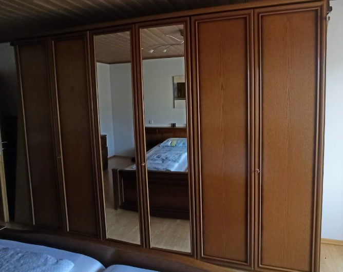 Schlafzimmer massiv 300 € VB Nur Abholung