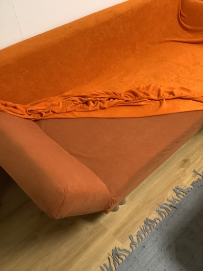 Schlafsofa mit Bettkasten zu verschenken