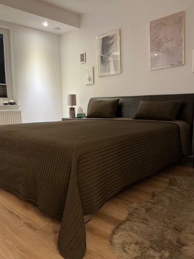 Doppelbett aus Leder mit Bettkasten Doppelbett aus Leder mit Bettkasten