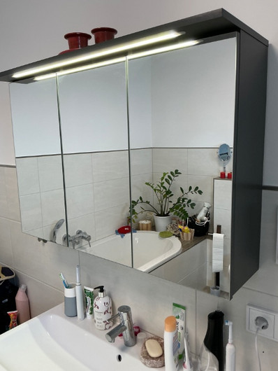 Badm�bel-Spiegelschrank und Unterschrank