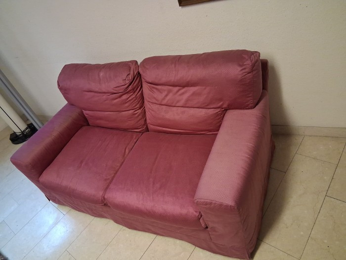 Modernes Ausziehsofa, antike Schlafzimmerm�bel